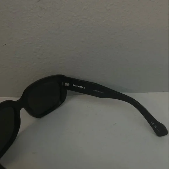 Balenciaga Dark Frame Sunglasses - Picture 3 of 4